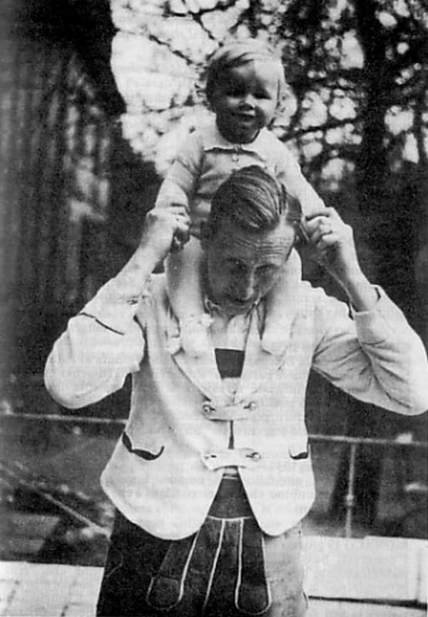 Рейнхард Гейдрих с сыном Клаусом