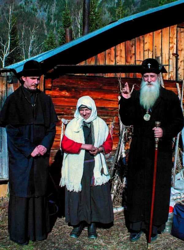 Агафья Лыкова с священниками