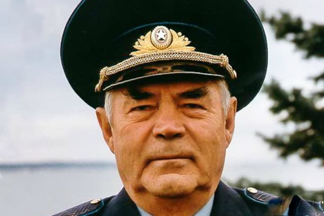 Андриян Николаев