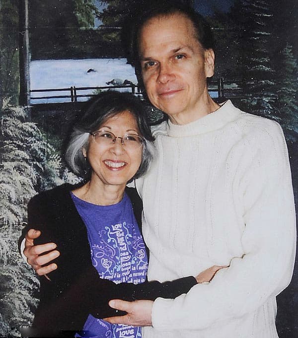 Марк Чепмен с женой