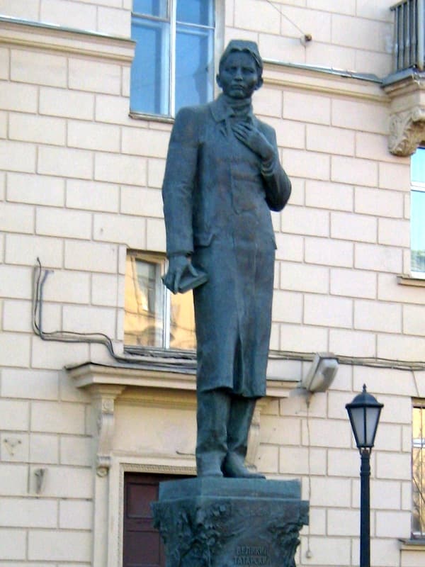 Памятник Габдулле Тукаю в Санкт-Петербурге