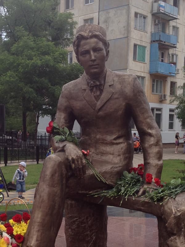 Памятник Габдулле Тукаю в Астрахани
