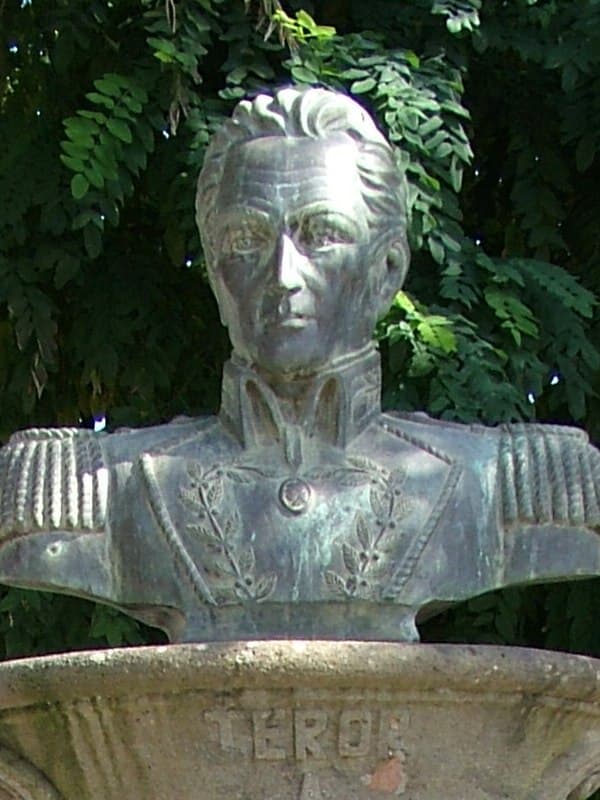 Памятник Симону Боливару в Гран-Канариа
