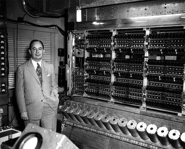 Джон фон Нейман и его компьютер