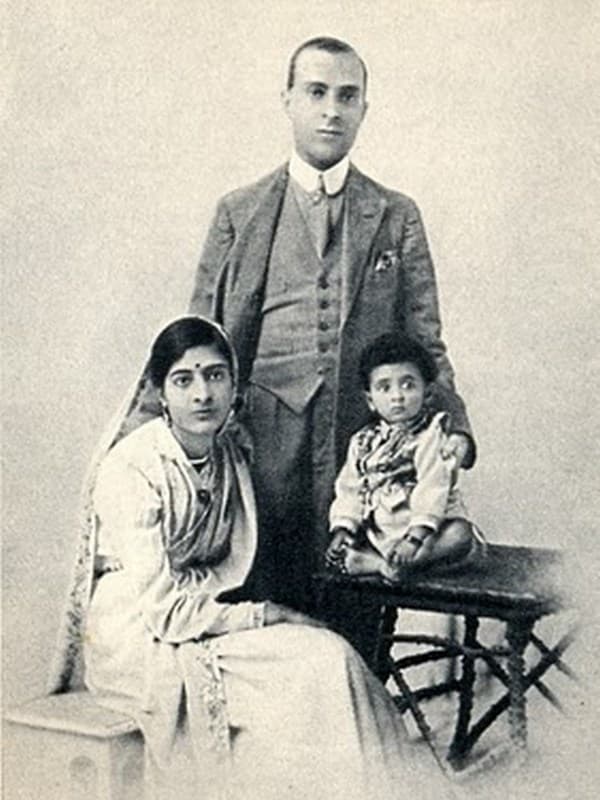 Джавахарлал Неру с женой Камалой Каул и дочерью Индирой