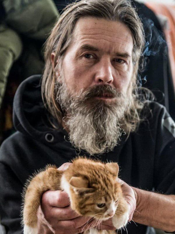 Сергей Троицкий с котенком