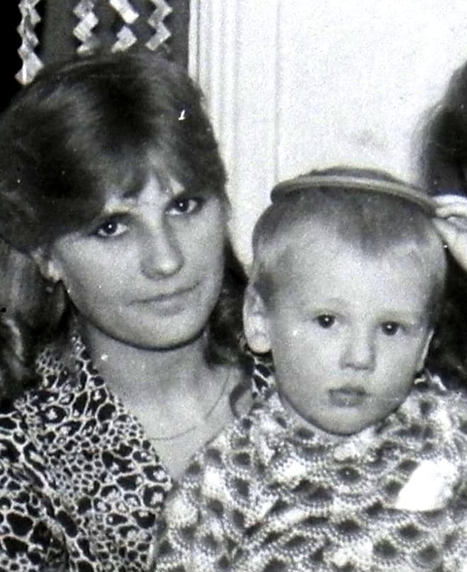 Сергей Марочкин в детстве с мамой