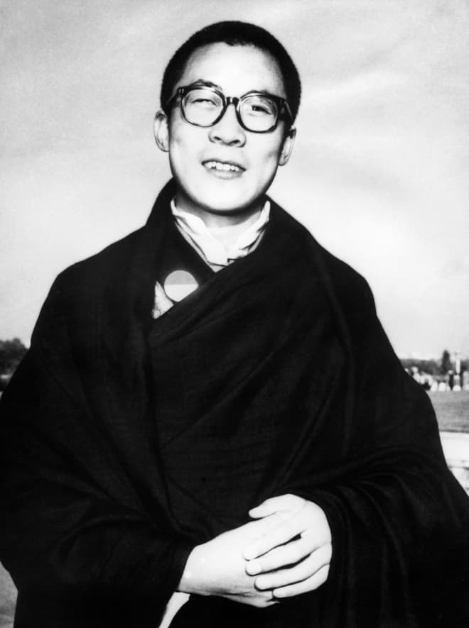 Далай-лама XIV в молодости