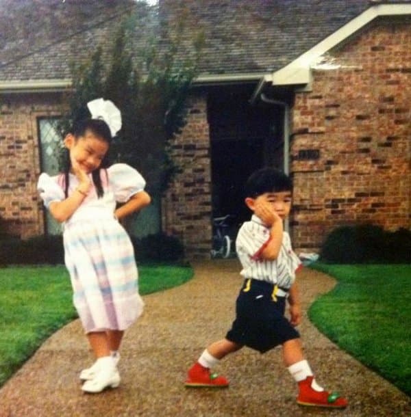 Арден Чо в детстве с братом