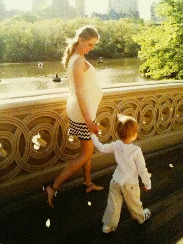 Беременная Екатерина Парфенова с сыном