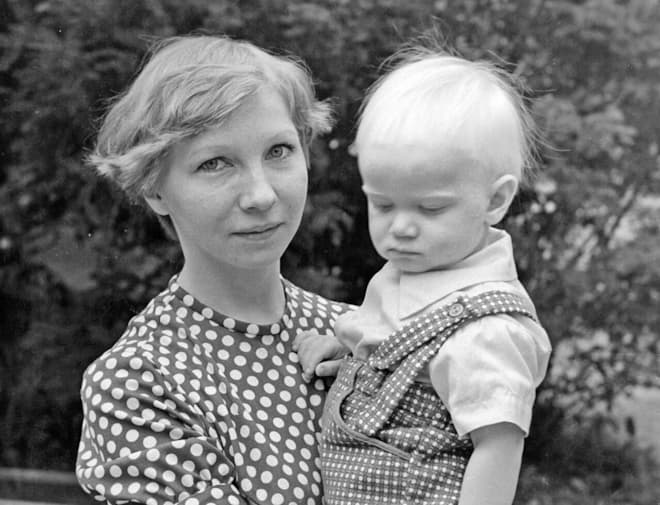 Дмитрий Хрусталев в детстве с мамой