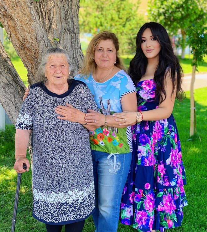 Гоар Аветисян с мамой и бабушкой