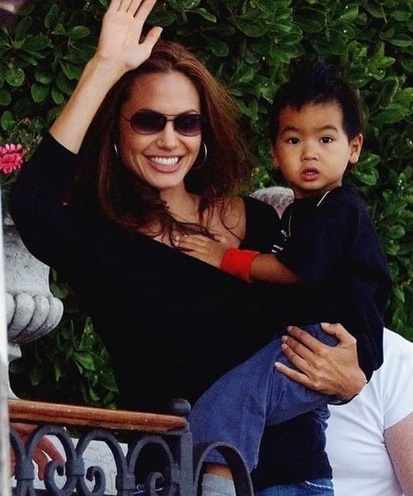Анджелина Джоли с приемным сыном
