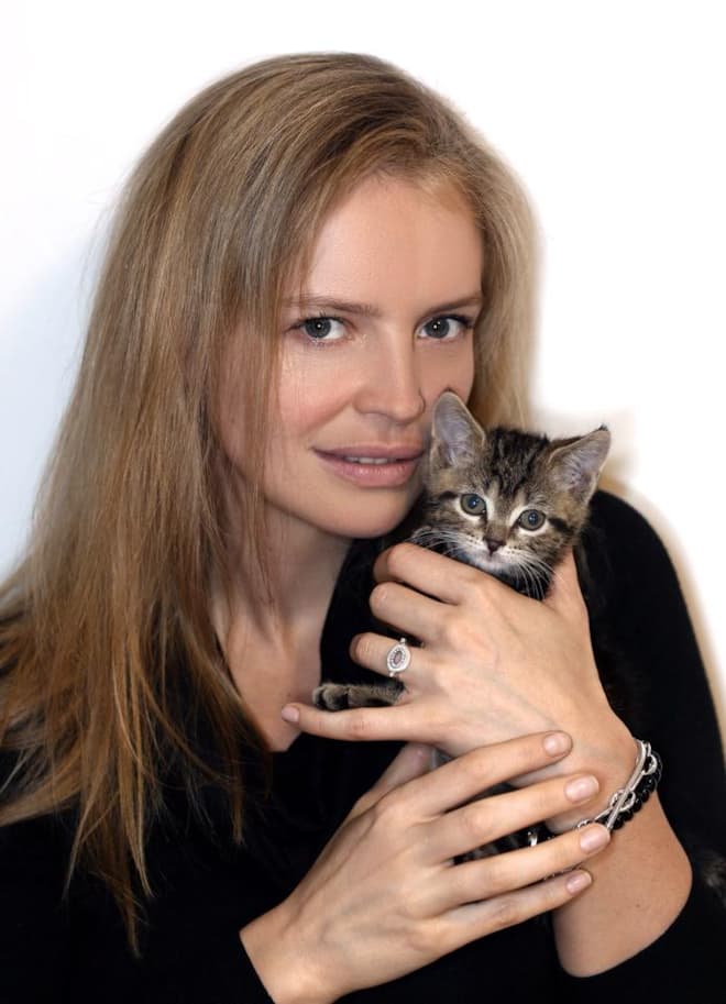 Анна Табанина с котенком