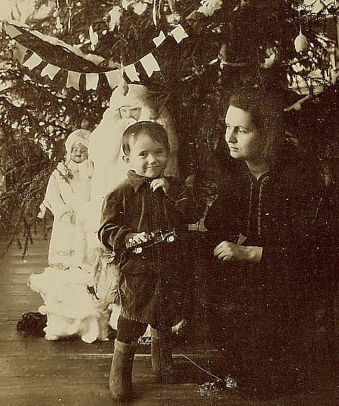 Станислав Садальский в детстве с мамой