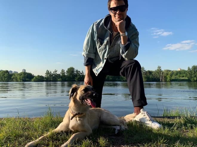 Данила Козловский с собакой