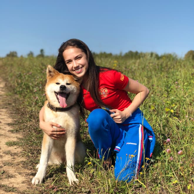 Алина Загитова и ее собака Масару