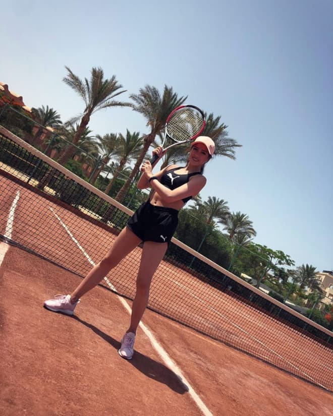 Алина Загитова на теннисном корте