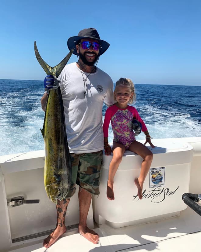 Тимати с дочерью на рыбалке