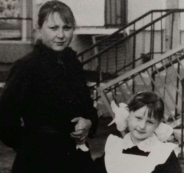 Ольга Медынич в детстве с мамой