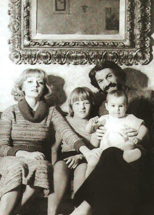 Марианна Вертинская и Борис Хмельницкий с детьми