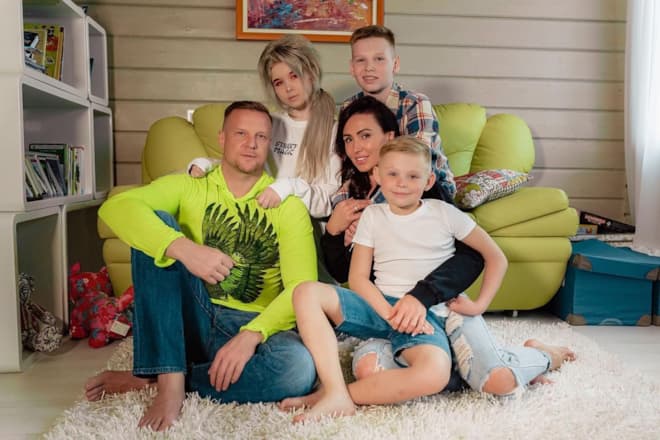 Вячеслав Малафеев с женой и детьми