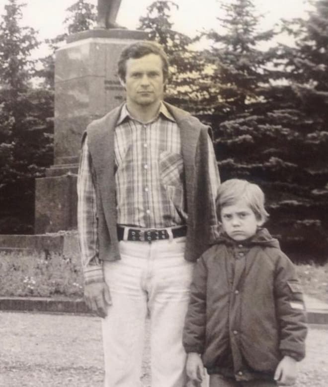 Виталий Кудрявцев в детстве с отцом
