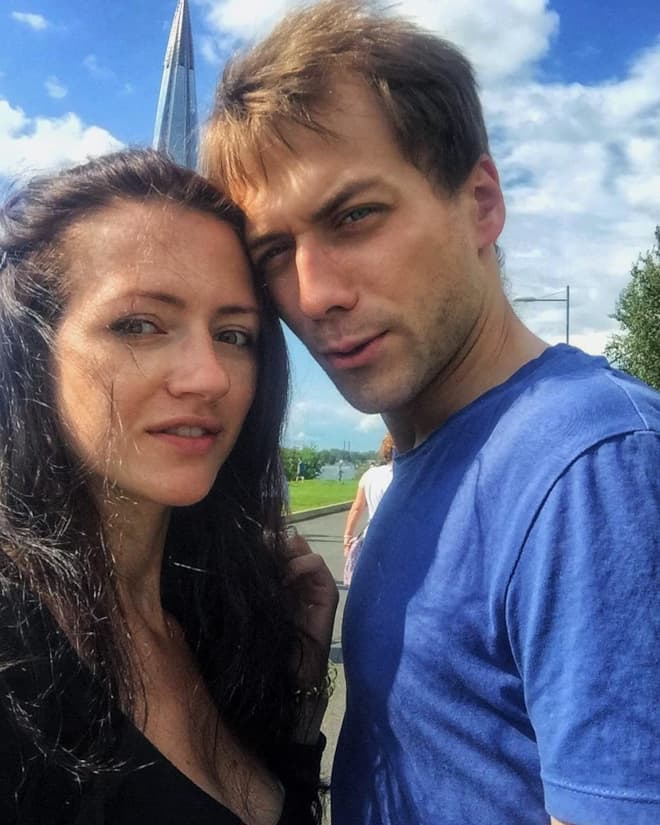 Артем Крылов и его жена Василина Октябрьская