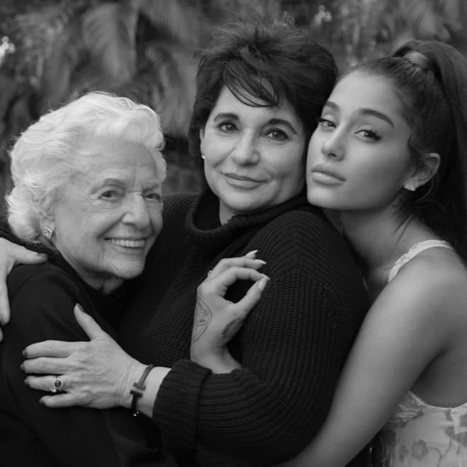 Ариана Гранде с мамой и бабушкой