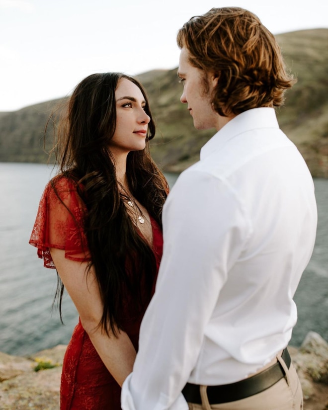 Джоэл Кортни с женой Мией Шолинк