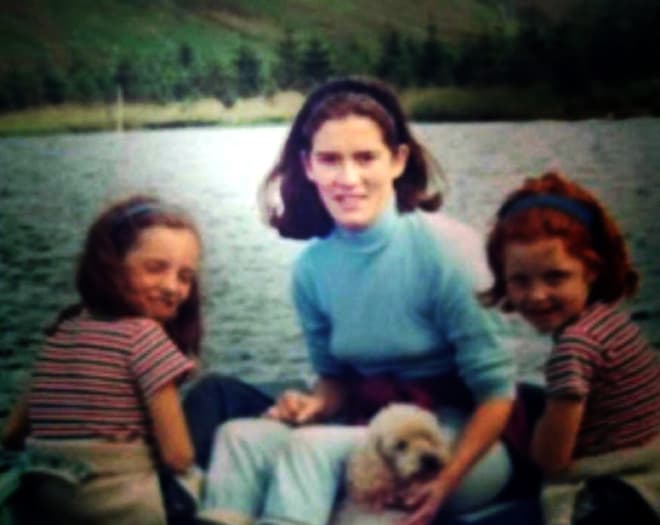 Сара Фергюсон в детстве с мамой и сестрой