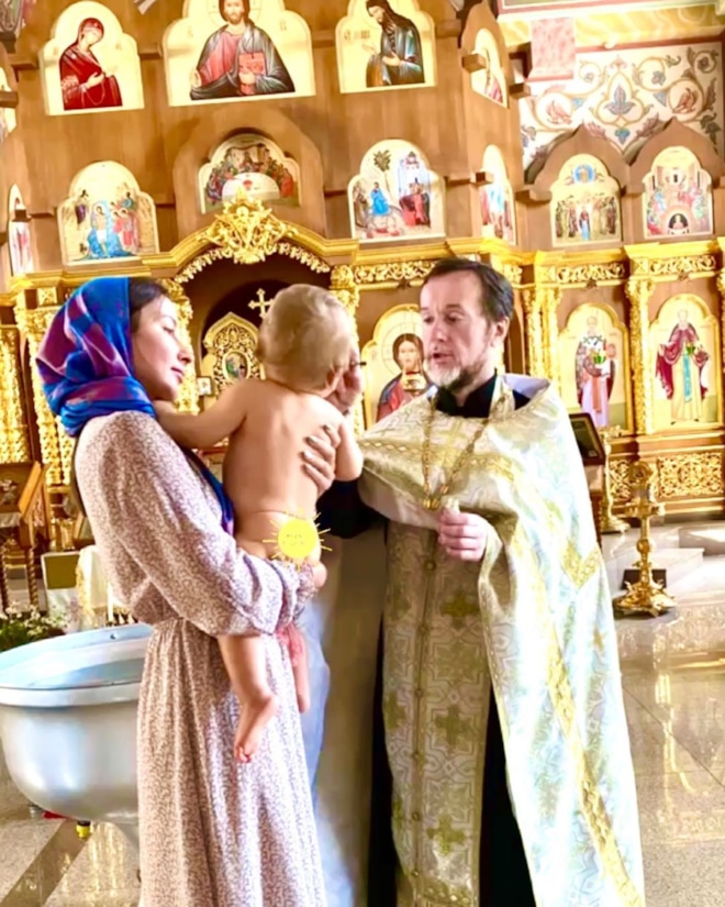 Луиза Шипулина на крестинах третьего сына Максима