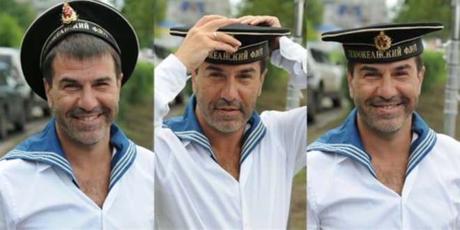 Евгений Гришковец в морской форме
