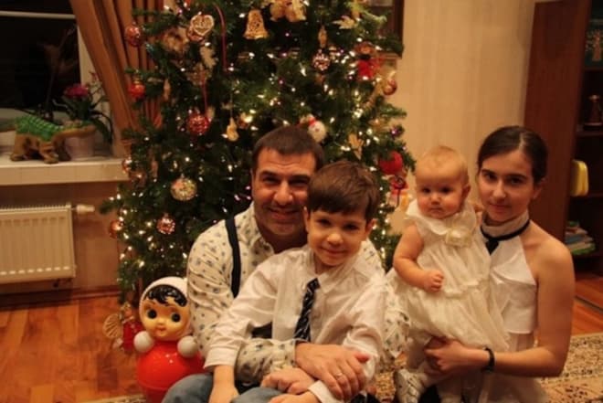 Евгений Гришковец с детьми