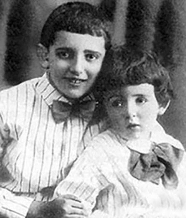 Александр Галич в детстве с братом