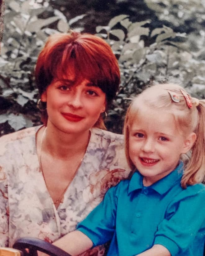 Кристина Лясковец в детстве с мамой