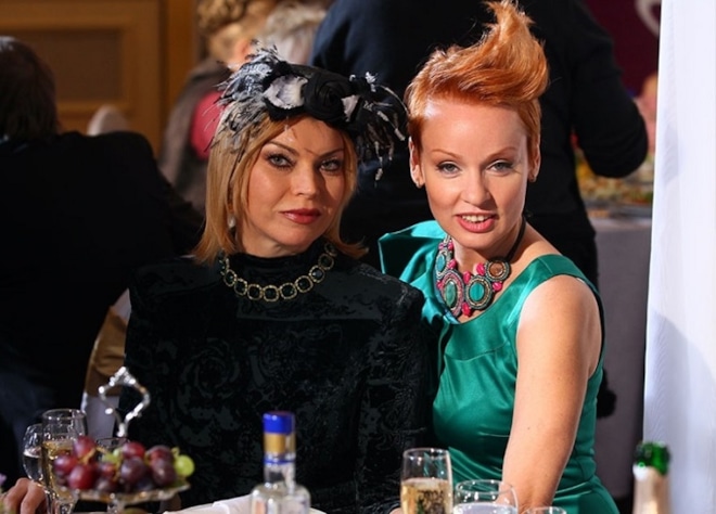 Лада Дэнс и Жанна Эппле в фильме «Бальзаковский возраст, или Все мужики сво… 5 лет спустя»