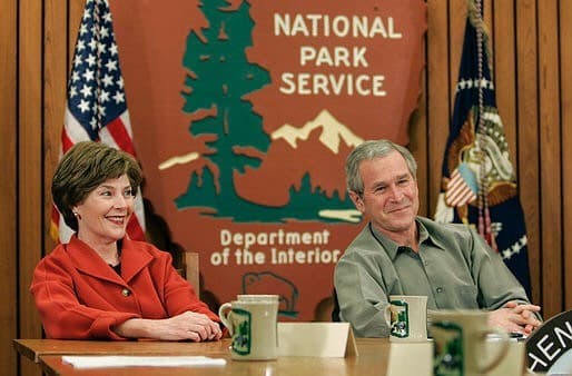 Джордж Буш — младший с женой