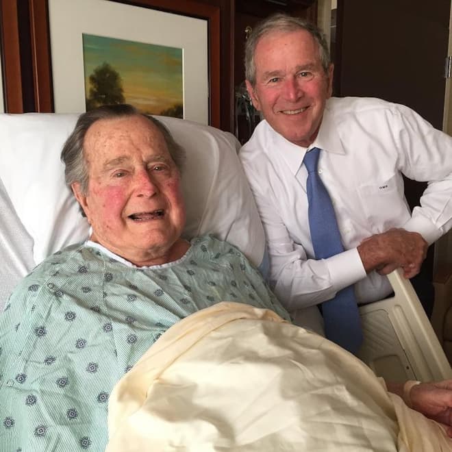 Джордж Буш — младший с отцом