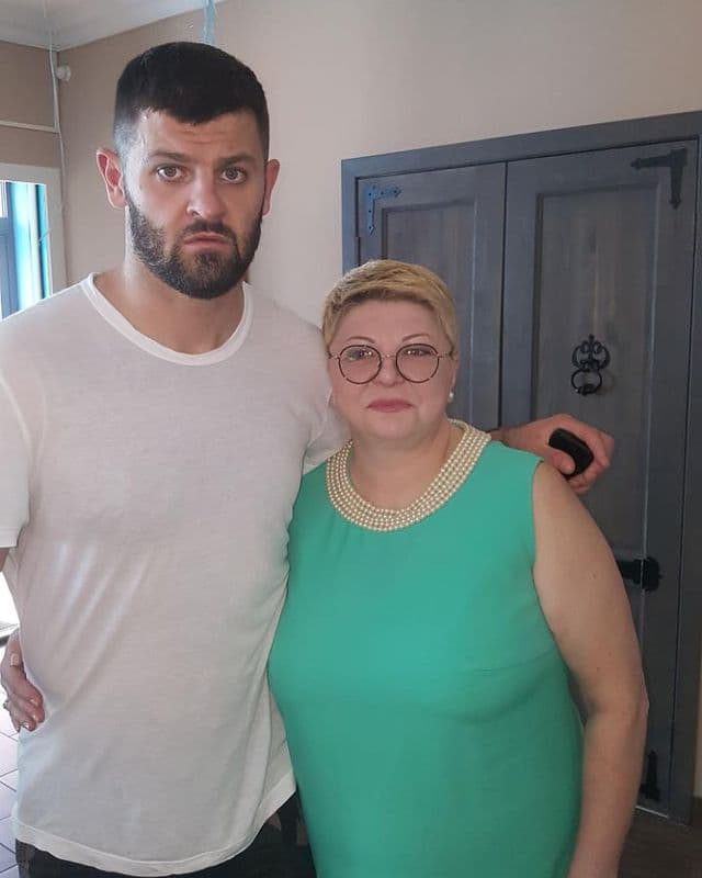 Александр Радулов с мамой