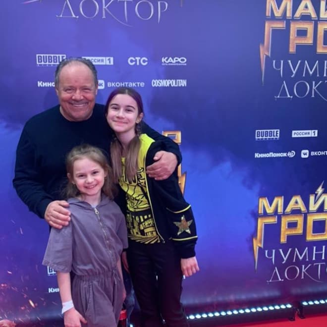 Алексей Маклаков с дочками
