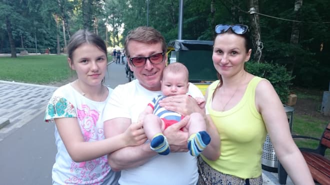 Сергей Апрельский с семьей