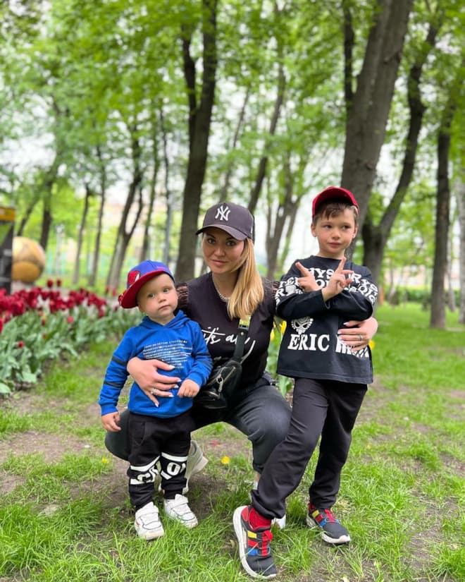 Анна Саливанчук с детьми