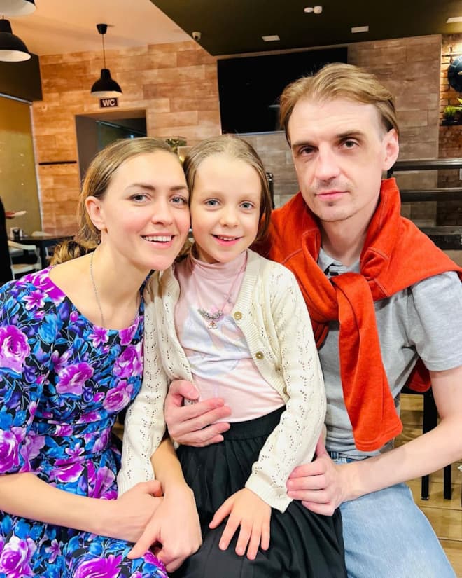 Мария Адоевцева и Сергей Адоевцев с дочерью