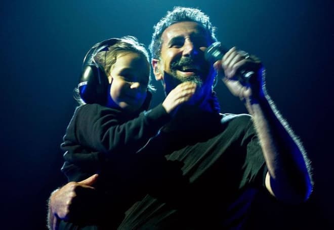 Серж Танкян с сыном