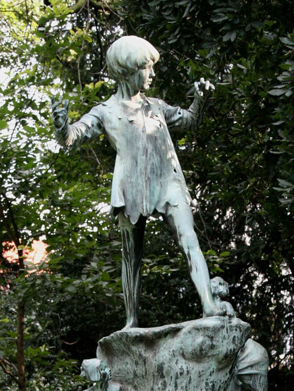 Памятник Питеру Пэну и Венди