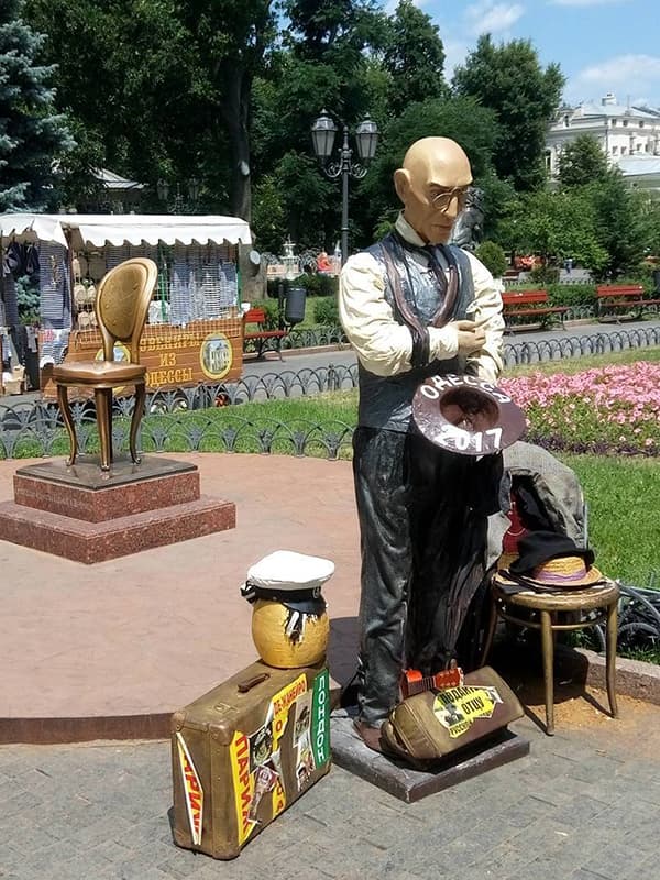 Памятник Кисе Воробьянинову