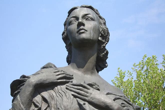 Памятник балерине Г.С. Улановой. Парк Победы, Санкт-Петербург