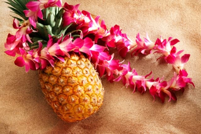 Гавайская вечеринка своими руками. Цветочные гирлянды и фрукты - основной тематический декор