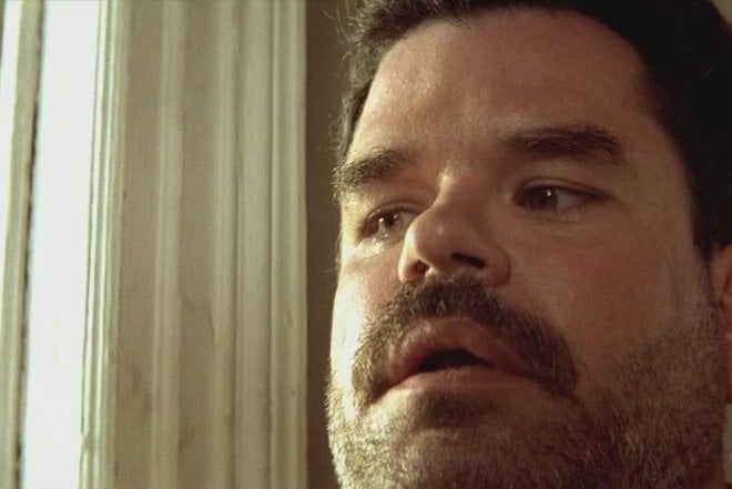 Фильм «Леон»: актер Майкл Бадалукко в роли отца Матильды Фильм «Леон»: актер Майкл Бадалукко в роли отца Матильды
